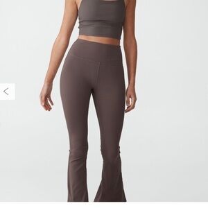 Sz 22 Cotton On Active Leggings Brownie Rib Flare
High Waist Stretch Lounge